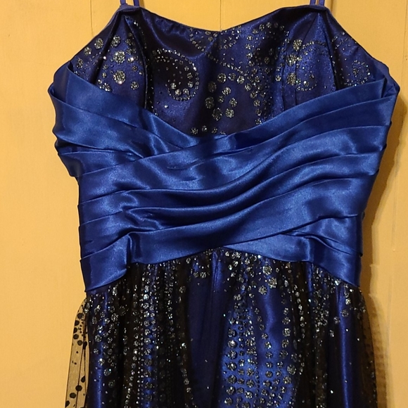 Formal Dress - Picture 4 of 4